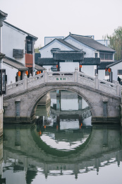 江苏省苏州市甪直古镇江南水乡老街风光