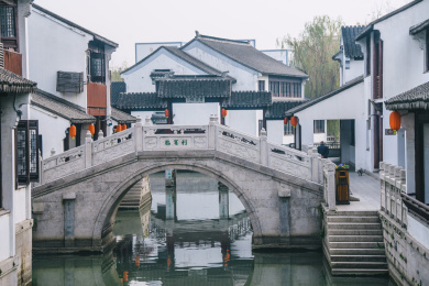 江苏省苏州市甪直古镇江南水乡老街风光