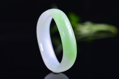 中国玉雕工艺品，白玉精品把玩件