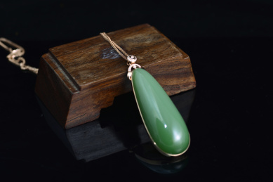 中国玉雕工艺品，白玉精品把玩件