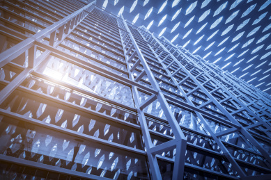 仰视现代钢结构建筑