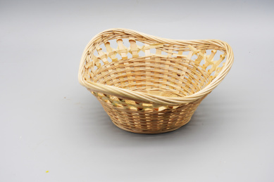 一只竹篾编的小筐 竹筐