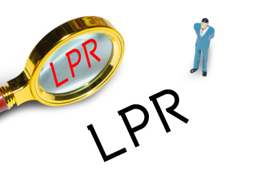 放大镜微距小人理财投资观察思考概念