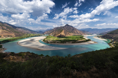 中国云南省丽江市石鼓镇长江第一湾