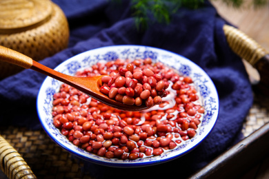 农家养生五谷杂粮赤小豆红豆汤