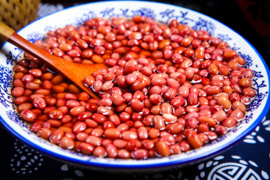 农家养生五谷杂粮赤小豆红豆汤