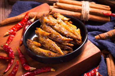 美味的特色小吃香辣鸡尖