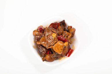 白碟装的卤菜兔肝