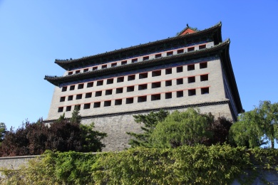 中国北京明城墙遗址公园中的东南城墙角楼(又称东便门箭楼)