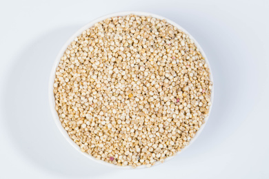 白色碗装着的白色藜麦