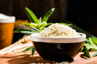 黑色碗装的白芝麻