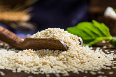 用木勺装着的白芝麻