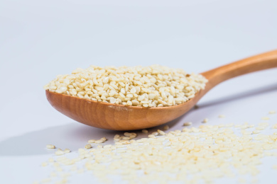 用木勺装着的白芝麻