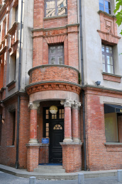 上海外滩圆明园路欧式复古老建筑特写