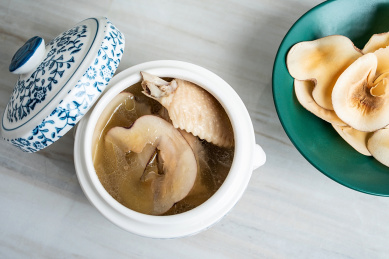 海底椰片炖鸡汤 