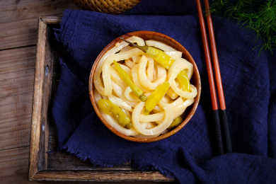 美味可口开胃菜泡椒凉拌猪皮