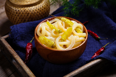 美味可口开胃菜泡椒凉拌猪皮