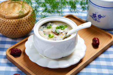 传统美味养生粥葱花皮蛋瘦肉粥