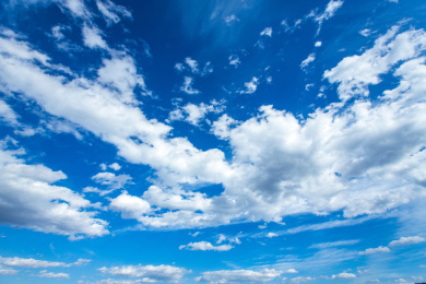 中国云南省昆明市晴朗通透的蓝天