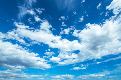 中国云南省昆明市晴朗通透的蓝天