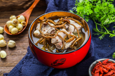 营养美味的茶树菇排骨汤