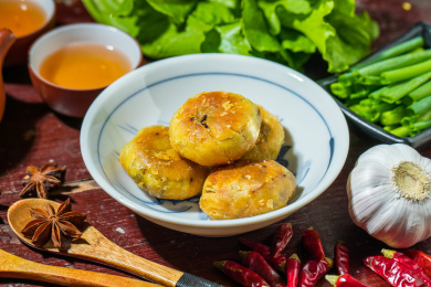 美味的特色小吃油炸梅菜烧饼