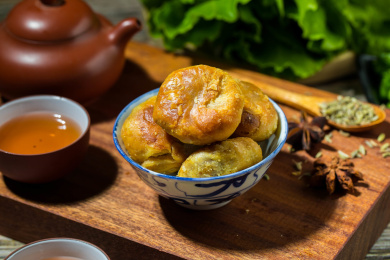 中国特色美食梅菜油炸烧饼