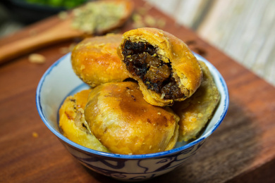 中国特色美食梅菜油炸烧饼