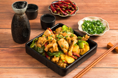 美味的菜品香辣牛蛙