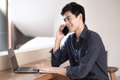 一位年轻的商务人士