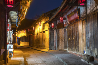 成都宽窄巷子夜景和老建筑内景