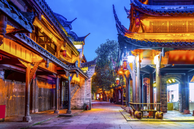 成都宽窄巷子夜景和老建筑内景