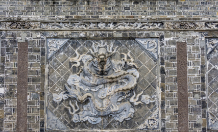 the blue glazed tiles on the wall as the back