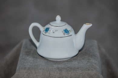 牡丹花卉陶瓷白釉小茶壶静物品