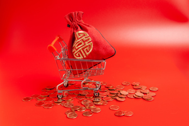 红色背景购物车红包静物创意