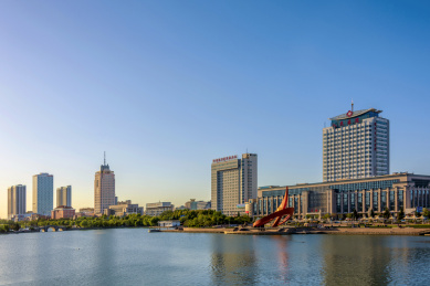 中国山东德州新湖风景区世纪广场