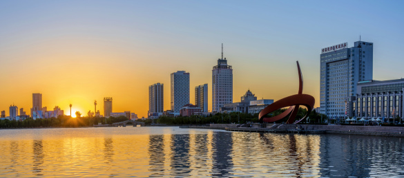 中国山东德州新湖风景区世纪广场日暮