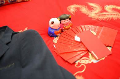中国式婚礼上用的红包和福娃