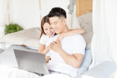 中国年轻情侣家庭生活形象