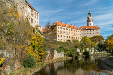 欧洲捷克克鲁姆洛夫城堡近景仰拍画面