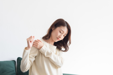 年轻东方女性居家生活
