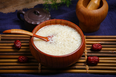 云南特色传统美食醪糟酒酿甜白酒