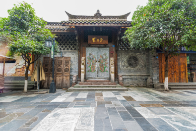 中国四川成都宽窄巷子步行街老建筑中式门头