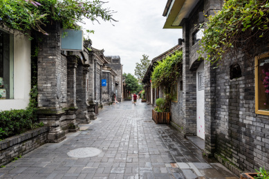  中国四川成都老建筑步行街宽窄巷子街景 