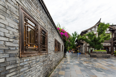  中国四川成都老建筑步行街宽窄巷子街景 