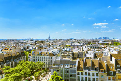 从巴黎蓬皮社艺术中心楼顶远眺埃菲尔铁塔