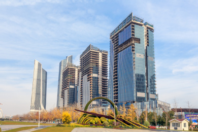 蓝天下的都市建筑群，中国江苏省南京市