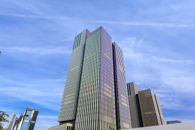中国江苏省南京市蓝天下建筑群风光