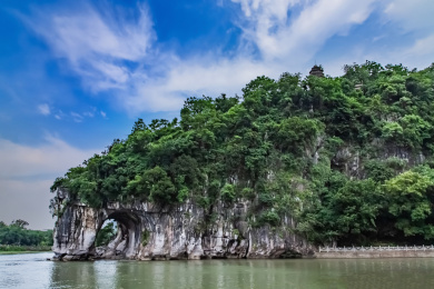 广西壮族自治区桂林市象山公园自然风光