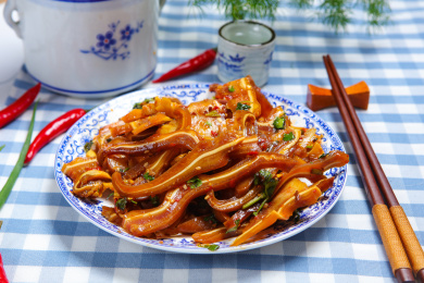 卤味菜品小吃香菜红油凉拌猪耳朵